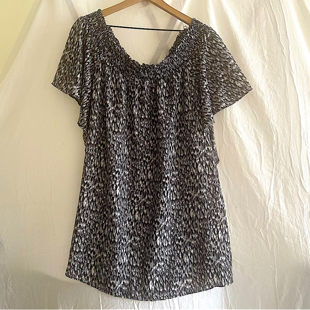 24 W Jessica London Short Sleeve Bat Wing Black, Gray, & White Women's Top